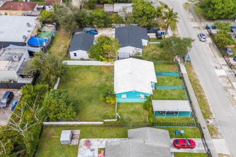 House in Miami, Florida 2 bedrooms, 97.36 sq.m. № 1992613 - photo 23