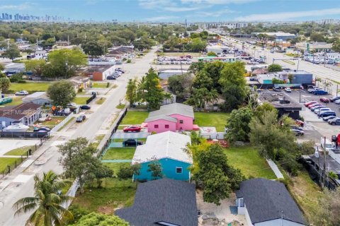 House in Miami, Florida 2 bedrooms, 97.36 sq.m. № 1992613 - photo 9