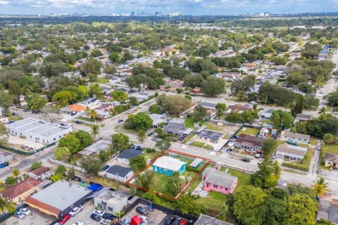 House in Miami, Florida 2 bedrooms, 97.36 sq.m. № 1992613 - photo 16