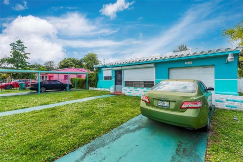 House in Miami, Florida 2 bedrooms, 97.36 sq.m. № 1992613 - photo 29