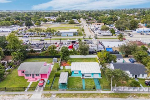 House in Miami, Florida 2 bedrooms, 97.36 sq.m. № 1992613 - photo 7