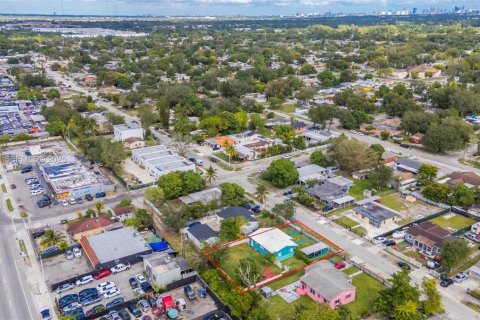 House in Miami, Florida 2 bedrooms, 97.36 sq.m. № 1992613 - photo 18