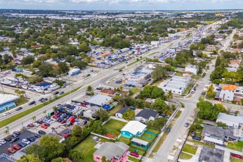 House in Miami, Florida 2 bedrooms, 97.36 sq.m. № 1992613 - photo 22