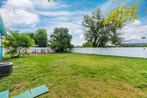 House in Miami, Florida 2 bedrooms, 97.36 sq.m. № 1992613 - photo 30