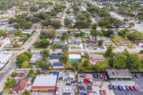 House in Miami, Florida 2 bedrooms, 97.36 sq.m. № 1992613 - photo 14