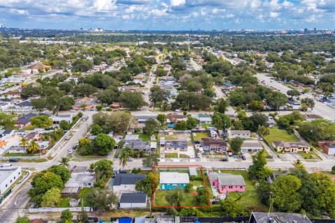 House in Miami, Florida 2 bedrooms, 97.36 sq.m. № 1992613 - photo 12