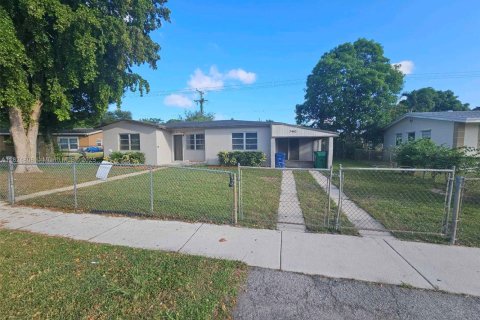 House in Lauderhill, Florida 3 bedrooms, 129.88 sq.m. № 1790712 - photo 8