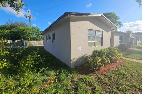 House in Lauderhill, Florida 3 bedrooms, 129.88 sq.m. № 1790712 - photo 6