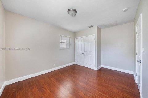 House in Lauderhill, Florida 3 bedrooms, 129.88 sq.m. № 1790712 - photo 15