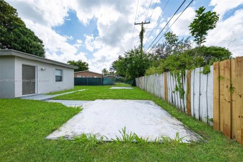 House in Lauderhill, Florida 3 bedrooms, 129.88 sq.m. № 1790712 - photo 30