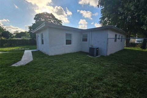 House in Lauderhill, Florida 3 bedrooms, 129.88 sq.m. № 1790712 - photo 5
