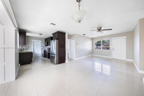 House in Lauderhill, Florida 3 bedrooms, 129.88 sq.m. № 1790712 - photo 27