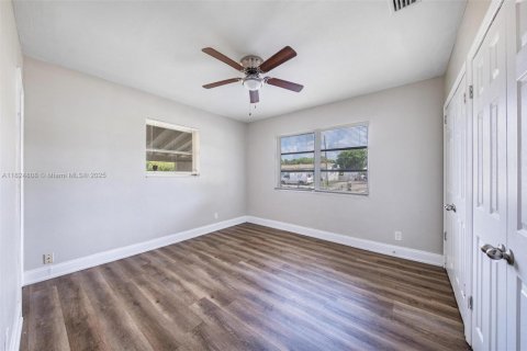 House in Lauderhill, Florida 3 bedrooms, 129.88 sq.m. № 1790712 - photo 19