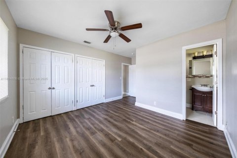 House in Lauderhill, Florida 3 bedrooms, 129.88 sq.m. № 1790712 - photo 20