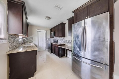 House in Lauderhill, Florida 3 bedrooms, 129.88 sq.m. № 1790712 - photo 28