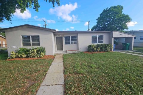 House in Lauderhill, Florida 3 bedrooms, 129.88 sq.m. № 1790712 - photo 1