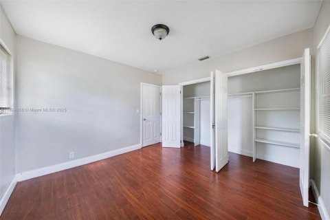 House in Lauderhill, Florida 3 bedrooms, 129.88 sq.m. № 1790712 - photo 17