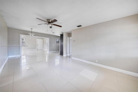 House in Lauderhill, Florida 3 bedrooms, 129.88 sq.m. № 1790712 - photo 22