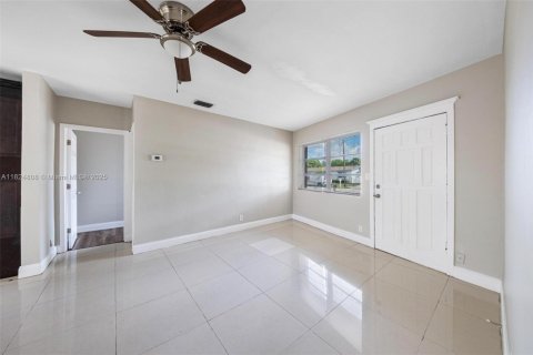 House in Lauderhill, Florida 3 bedrooms, 129.88 sq.m. № 1790712 - photo 25