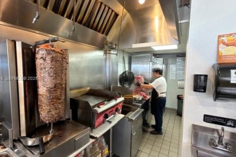 Propiedad comercial en venta en Fort Lauderdale, Florida № 2044153 - foto 4