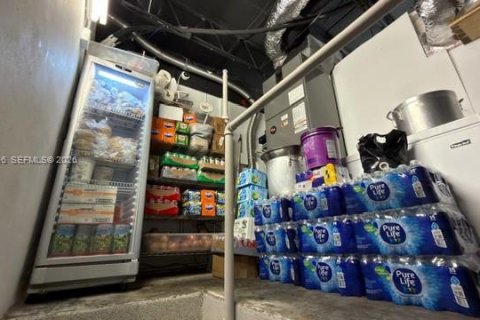 Propiedad comercial en venta en Fort Lauderdale, Florida № 2044153 - foto 2