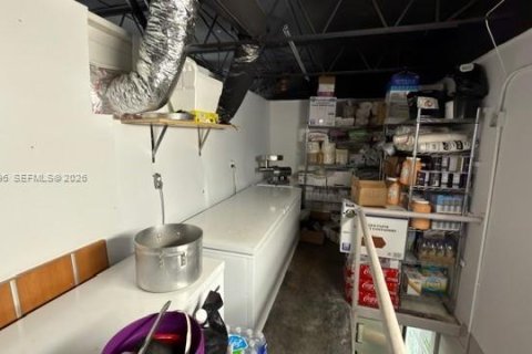 Propiedad comercial en venta en Fort Lauderdale, Florida № 2044153 - foto 7