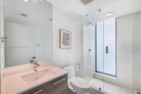 Condo in Miami, Florida, 3 bedrooms  № 1836028 - photo 17