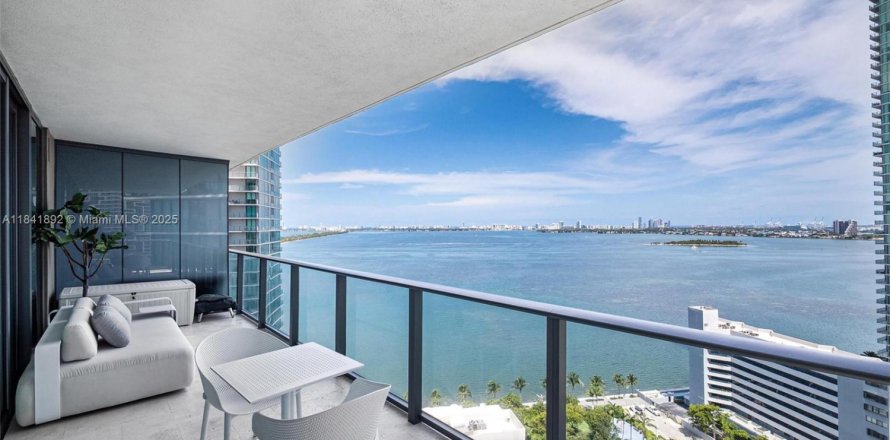 Condo in Miami, Florida, 3 bedrooms № 1836028