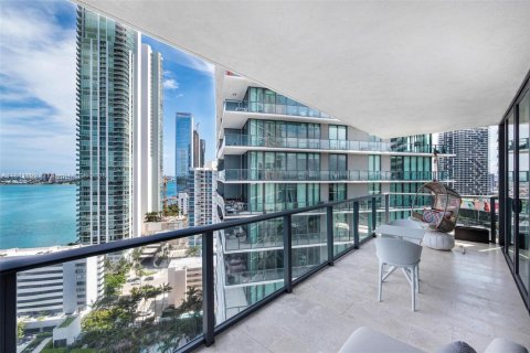 Condo in Miami, Florida, 3 bedrooms  № 1836028 - photo 2