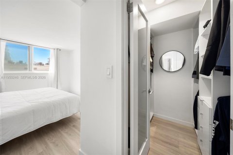 Condo in Miami Beach, Florida, 1 bedroom № 2079441 - photo 13