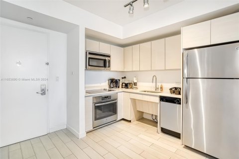 Condo in Hallandale Beach, Florida, 2 bedrooms  № 1606457 - photo 3