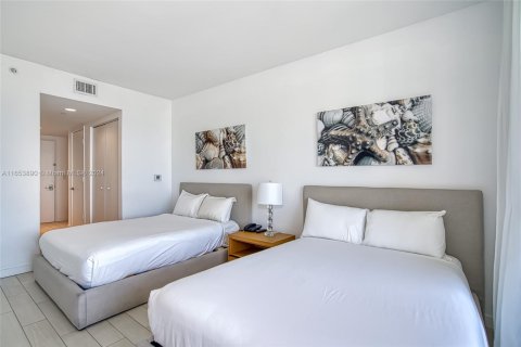 Condo in Hallandale Beach, Florida, 2 bedrooms  № 1606457 - photo 27