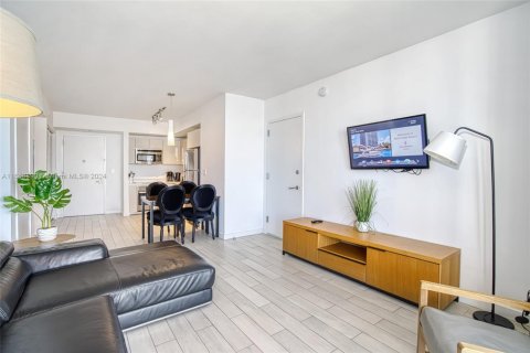 Condo in Hallandale Beach, Florida, 2 bedrooms  № 1606457 - photo 13