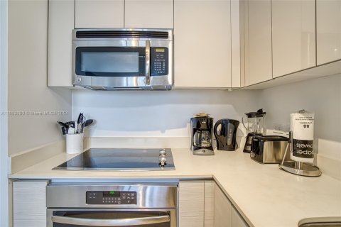 Condo in Hallandale Beach, Florida, 2 bedrooms  № 1606457 - photo 4