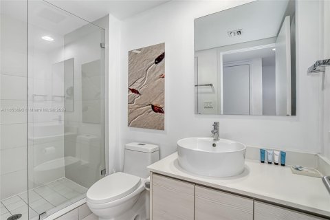 Condo in Hallandale Beach, Florida, 2 bedrooms  № 1606457 - photo 11