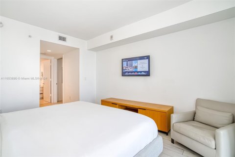 Condo in Hallandale Beach, Florida, 2 bedrooms  № 1606457 - photo 21