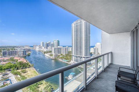 Condo in Hallandale Beach, Florida, 2 bedrooms  № 1606457 - photo 18