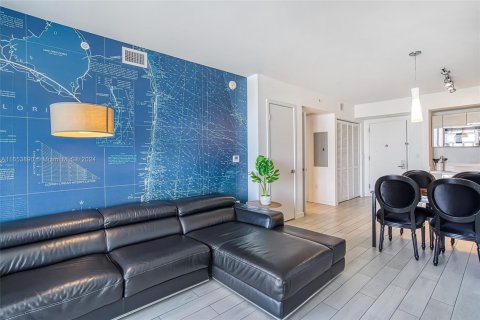Condo in Hallandale Beach, Florida, 2 bedrooms  № 1606457 - photo 2