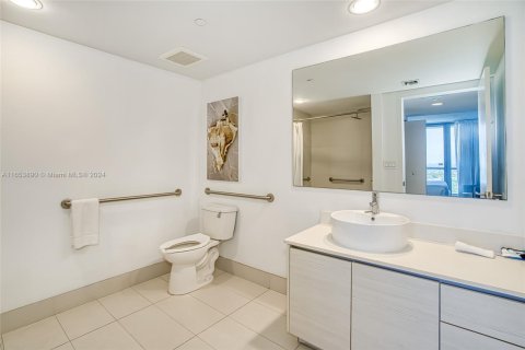 Condo in Hallandale Beach, Florida, 2 bedrooms  № 1606457 - photo 8