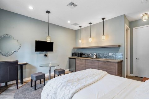 Commercial property in Wellington, Florida 2 bedrooms, 462.37 sq.m. № 1177102 - photo 1