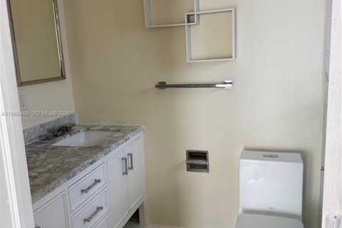 House in Miami Gardens, Florida 3 bedrooms, 126.16 sq.m. № 2028792 - photo 3