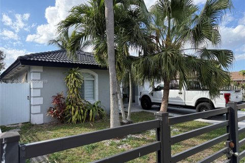 House in Miami Gardens, Florida 3 bedrooms, 126.16 sq.m. № 2028792 - photo 2
