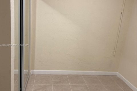 House in Miami Gardens, Florida 3 bedrooms, 126.16 sq.m. № 2028792 - photo 6