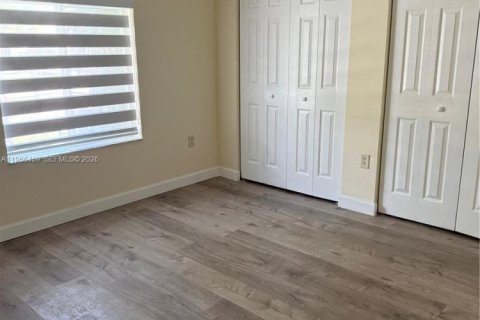 House in Miami Gardens, Florida 3 bedrooms, 126.16 sq.m. № 2028792 - photo 5