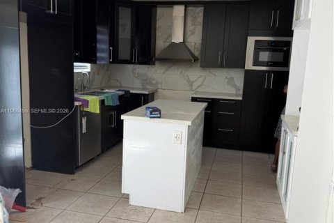 House in Miami Gardens, Florida 3 bedrooms, 126.16 sq.m. № 2028792 - photo 7