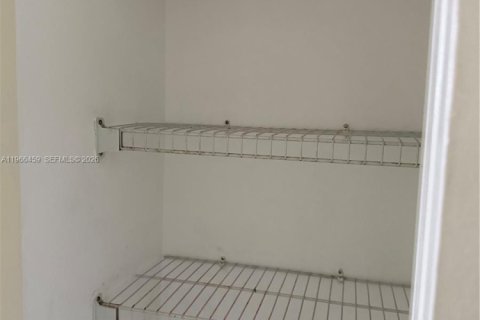 House in Miami Gardens, Florida 3 bedrooms, 126.16 sq.m. № 2028792 - photo 9