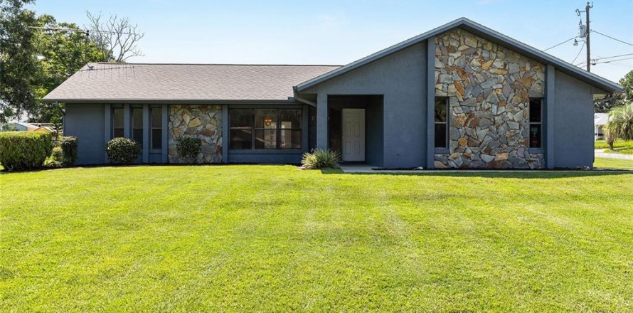 House in Belleview, Florida 3 bedrooms, 145.67 sq.m. № 1918384