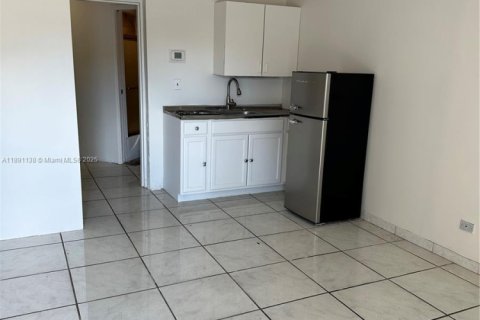 Снять в аренду кондоминиум в Халландейл-Бич, Флорида 1 спальня, 32.33м2, № 2021560 - фото 10