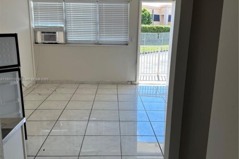 Снять в аренду кондоминиум в Халландейл-Бич, Флорида 1 спальня, 32.33м2, № 2021560 - фото 9