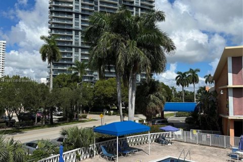 Снять в аренду кондоминиум в Халландейл-Бич, Флорида 1 спальня, 32.33м2, № 2021560 - фото 5